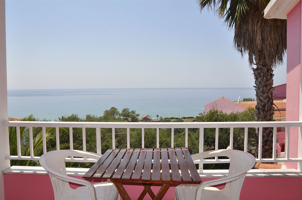 Pink Palace Beach Resort Agios Gordios  Exterior photo